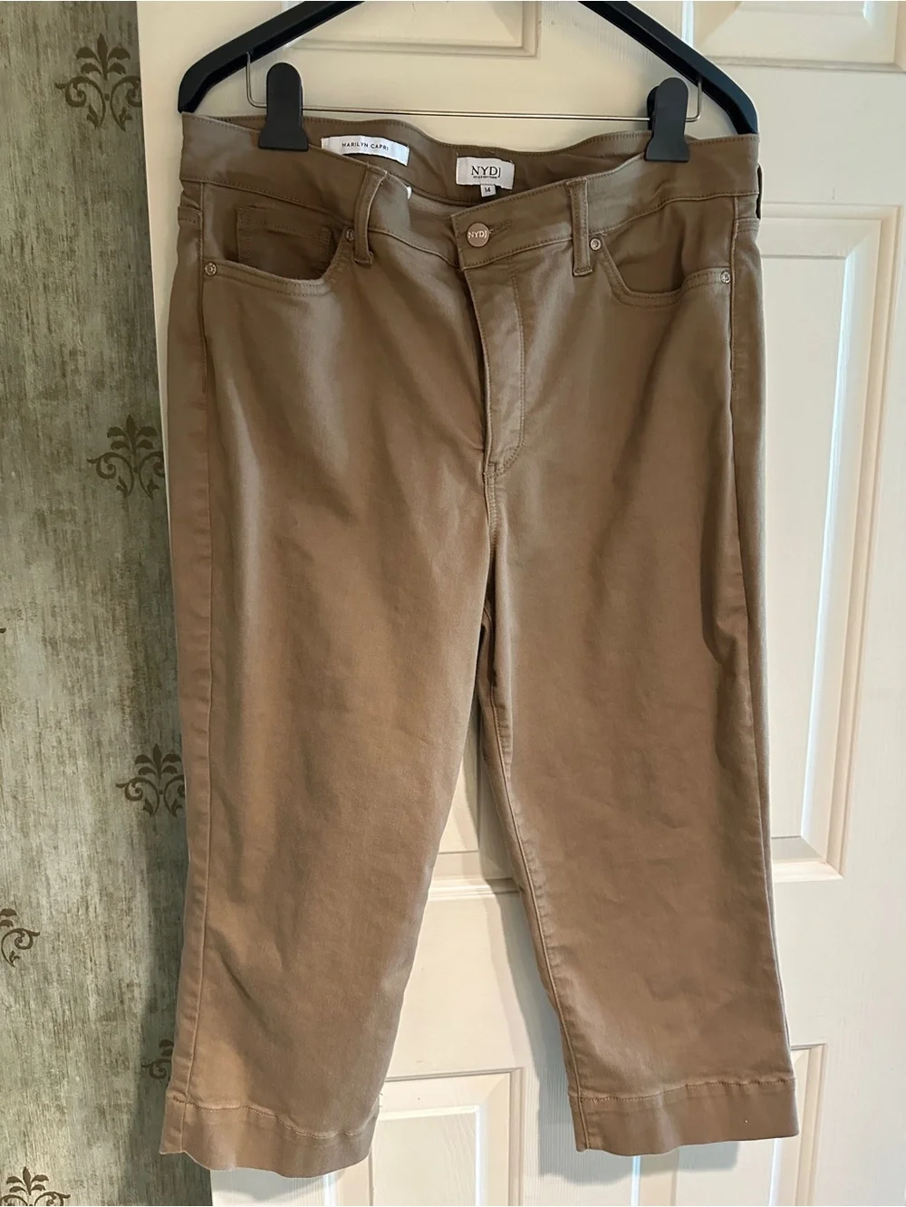 This season, worn twice, mocha shade NYDJ capris - Picture 3 of 4